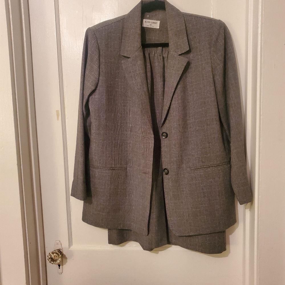 Two peice skirt suit